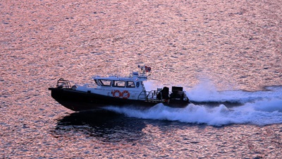 Båten MS Lyngøy underveis i farvannet