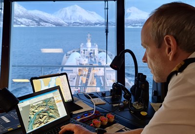 Pilot Karl Helge Haagensen during pilotage when new digital tools were tested in Tjeldsundet. Photo: Svein Skjæveland, ECC.