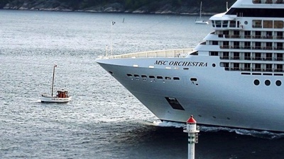 Nestenulykke mellom cruiseskip og småbåt i Drøbaksundet.