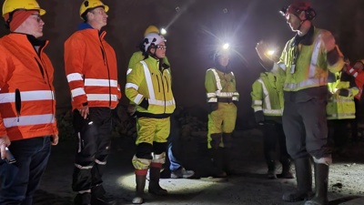 Bård Steinsland forteller om fjellhallene. 