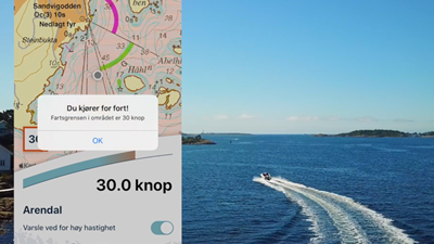 Båt som kjører ut fra Arendal, med Båtfart-appen innfelt